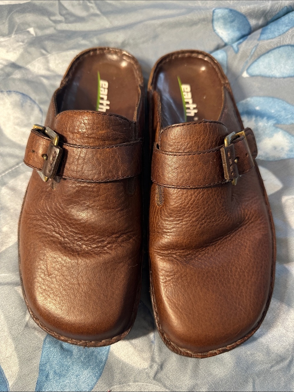EUC Earth Origins Brown Leather Buckle Slip-On Clogs Sz 8.5 🤎 🌍